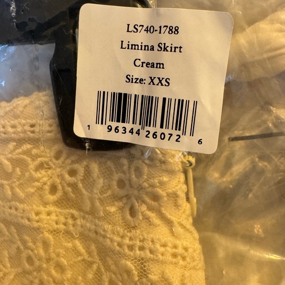 Limina Broderie Anglaise Tiered Miniskirt - Picture 7 of 7